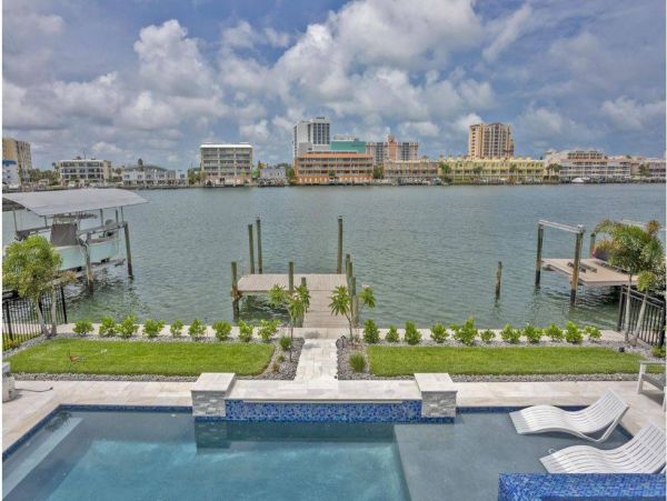 Waterfront Vacation Pool Home in Clearwater