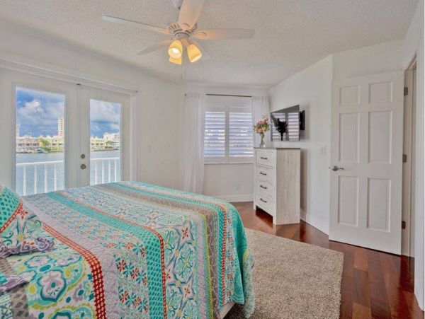 Waterfront Vacation Pool Home in Clearwater