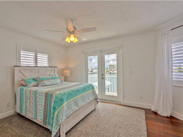 Waterfront Vacation Pool Home in Clearwater