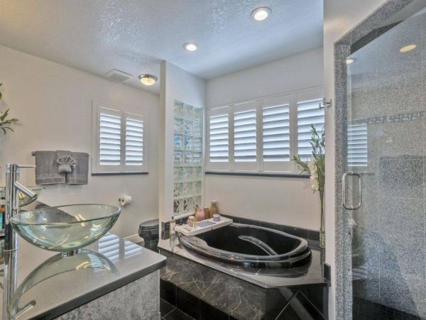 Waterfront Vacation Pool Home in Clearwater