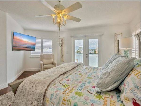 Waterfront Vacation Pool Home in Clearwater