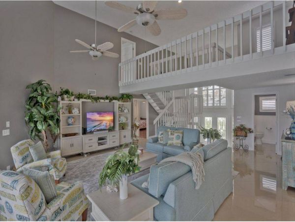 Waterfront Vacation Pool Home in Clearwater