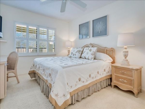 Boca Grande Penthouse level Superb Views of Beach