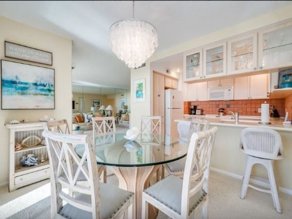 Boca Grande Penthouse level Superb Views of Beach