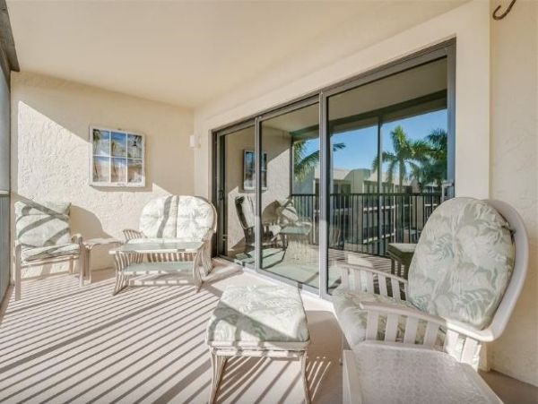 Boca Grande Penthouse level Superb Views of Beach