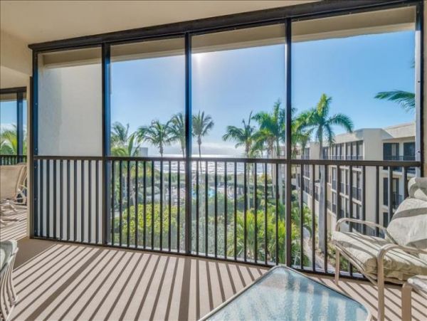 Boca Grande Penthouse level Superb Views of Beach
