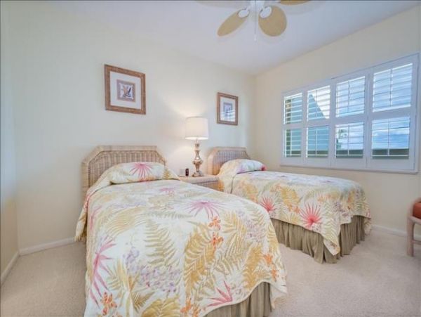 Boca Grande Penthouse level Superb Views of Beach