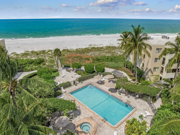 Boca Grande Penthouse level Superb Views of Beach