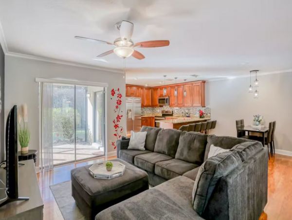 Dog-friendly Vacation Pool Home in Palm Harbor
