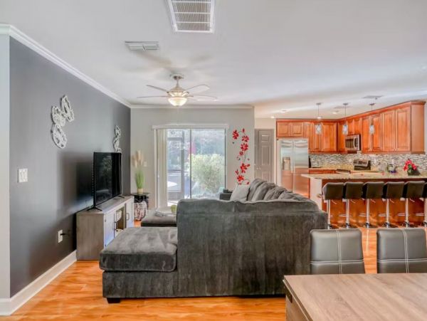 Dog-friendly Vacation Pool Home in Palm Harbor