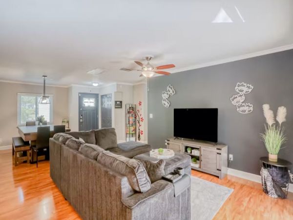 Dog-friendly Vacation Pool Home in Palm Harbor