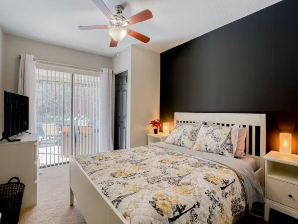 Dog-friendly Vacation Pool Home in Palm Harbor