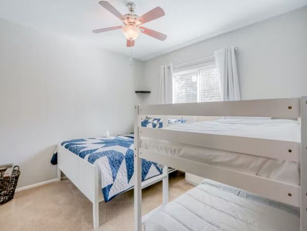 Dog-friendly Vacation Pool Home in Palm Harbor