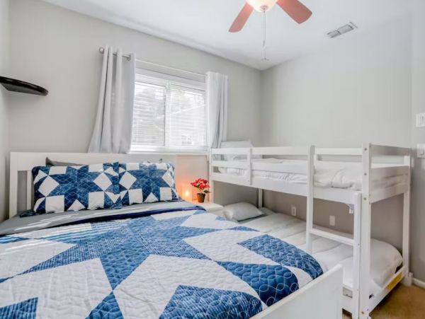 Dog-friendly Vacation Pool Home in Palm Harbor