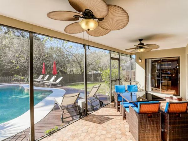 Dog-friendly Vacation Pool Home in Palm Harbor