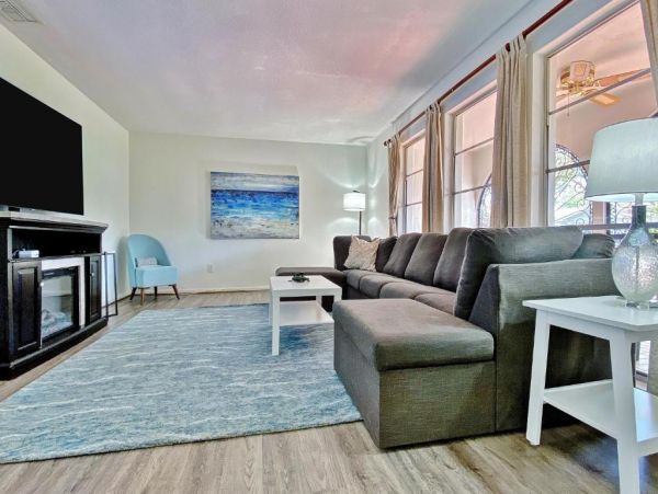 Largo Vacation Pool Home Four Bedroom
