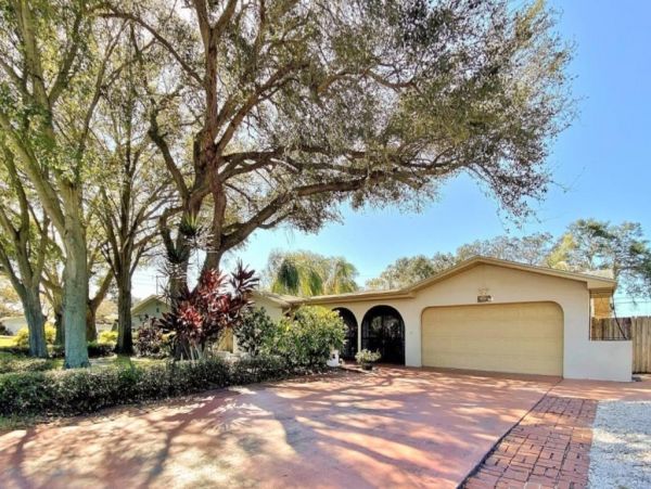 Largo Vacation Pool Home Four Bedroom