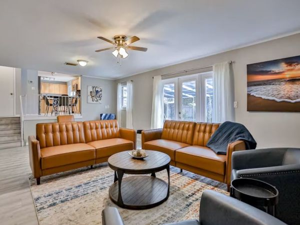 Gorgeous 4 Bedroom Vacation Pool Home in Seminole