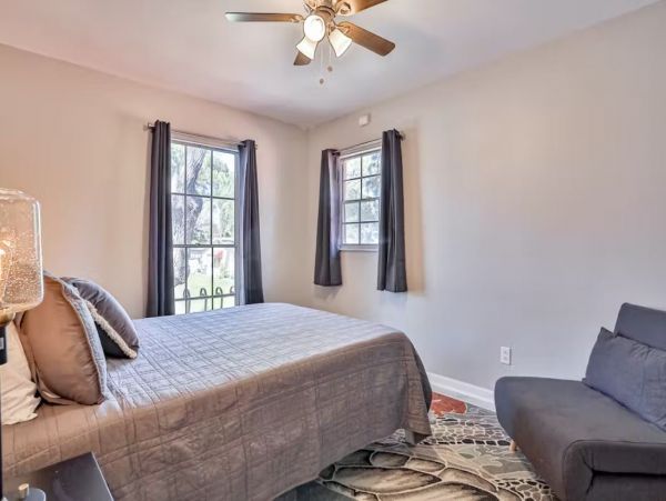 Gorgeous 4 Bedroom Vacation Pool Home in Seminole