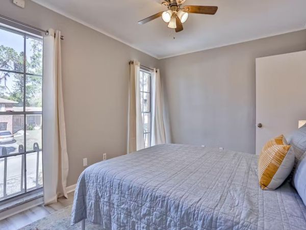 Gorgeous 4 Bedroom Vacation Pool Home in Seminole
