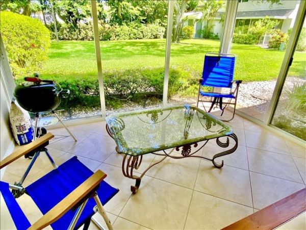Charming Two Bedroom Condo in Longboat Key Sleeps Six Guests