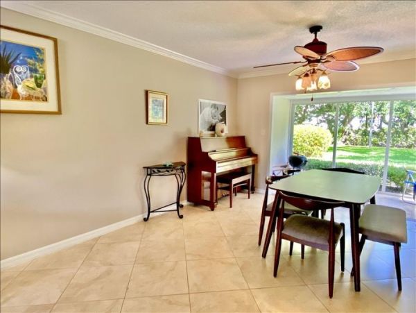 Charming Two Bedroom Condo in Longboat Key Sleeps Six Guests