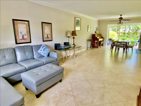 Charming Two Bedroom Condo in Longboat Key Sleeps Six Guests