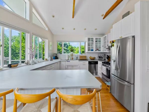 Beautiful Hamptons Vacation Home Four Bedrooms Sleeps 10