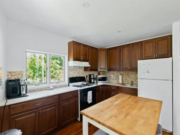 Beautiful Hamptons Vacation Home Four Bedrooms Sleeps 10