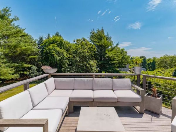 Beautiful Hamptons Vacation Home Four Bedrooms Sleeps 10