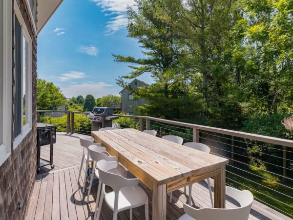 Beautiful Hamptons Vacation Home Four Bedrooms Sleeps 10