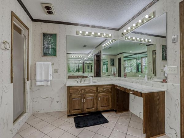 Jacksonville Vacation Pool Home 4 Bedroom with Tennis Court
