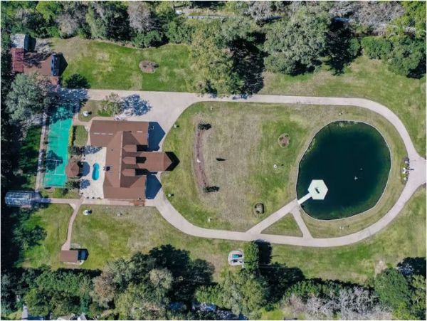 Jacksonville Vacation Pool Home 4 Bedroom with Tennis Court