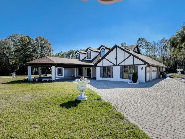 Jacksonville Vacation Pool Home 4 Bedroom with Tennis Court