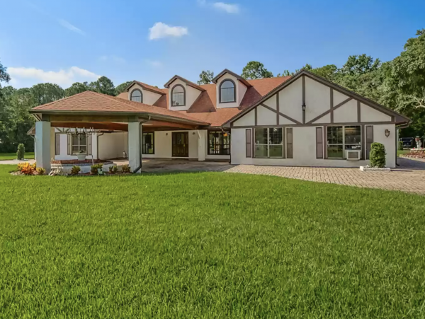 Jacksonville Vacation Pool Home 4 Bedroom with Tennis Court
