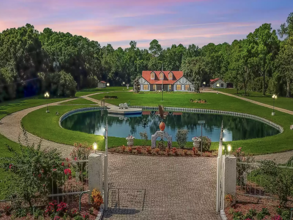 Jacksonville Vacation Pool Home 4 Bedroom with Tennis Court
