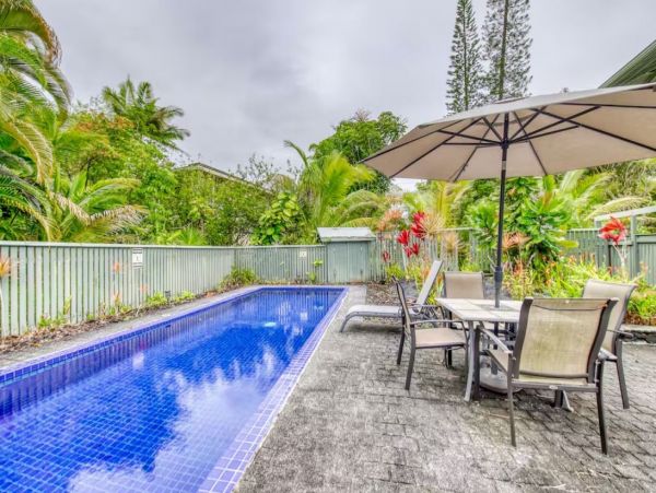Charming Pool Vacation Home in Keaau Sleeps 8 Guests