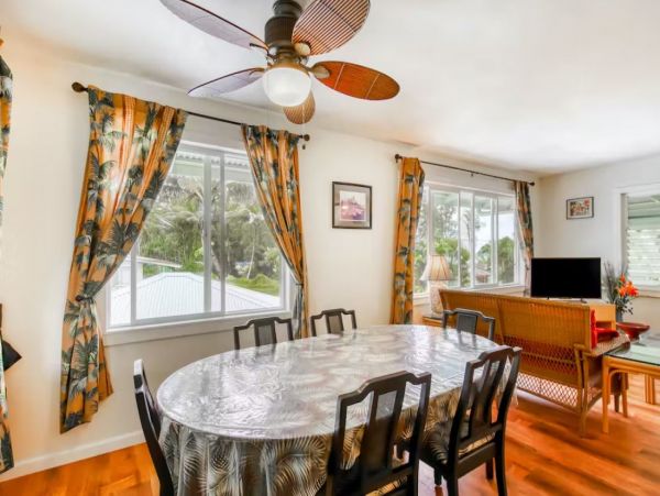 Charming Pool Vacation Home in Keaau Sleeps 8 Guests