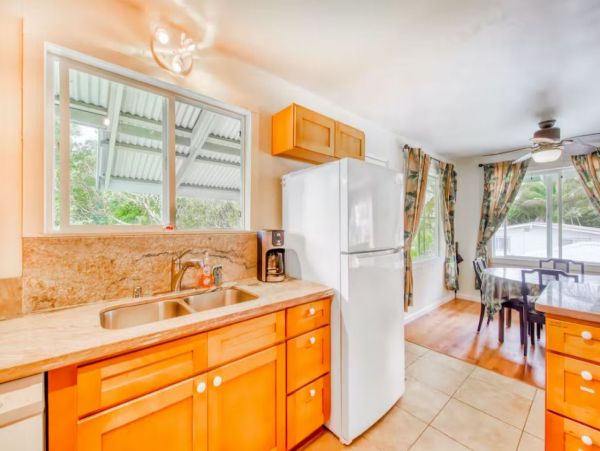 Charming Pool Vacation Home in Keaau Sleeps 8 Guests