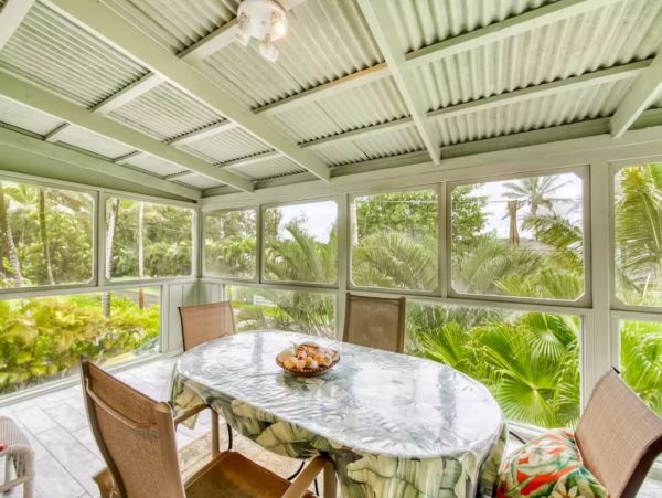 Charming Pool Vacation Home in Keaau Sleeps 8 Guests