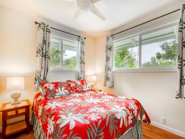Charming Pool Vacation Home in Keaau Sleeps 8 Guests