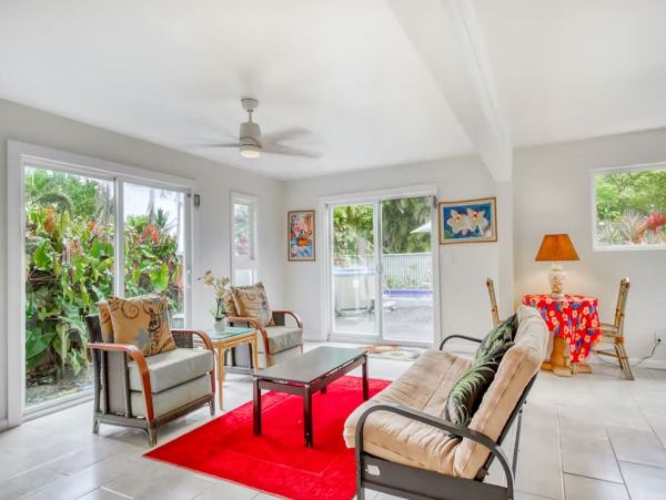 Charming Pool Vacation Home in Keaau Sleeps 8 Guests