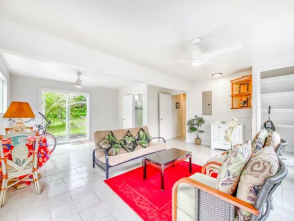 Charming Pool Vacation Home in Keaau Sleeps 8 Guests