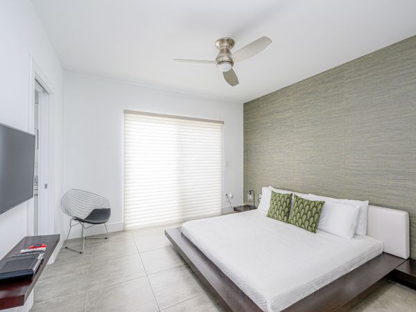 Amazing 3 min walk Pompano Beach Townhome