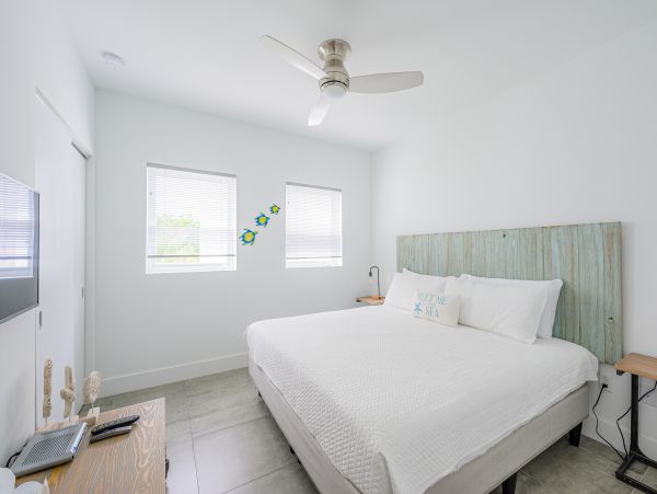 Amazing 3 min walk Pompano Beach Townhome