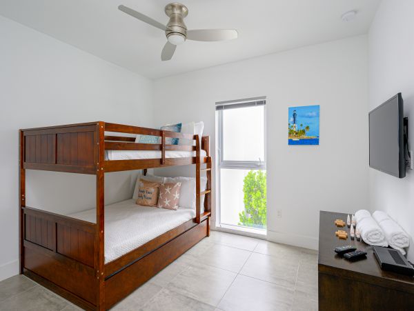 Amazing 3 min walk Pompano Beach Townhome