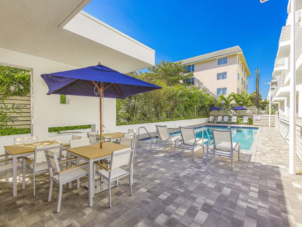 Amazing 3 min walk Pompano Beach Townhome
