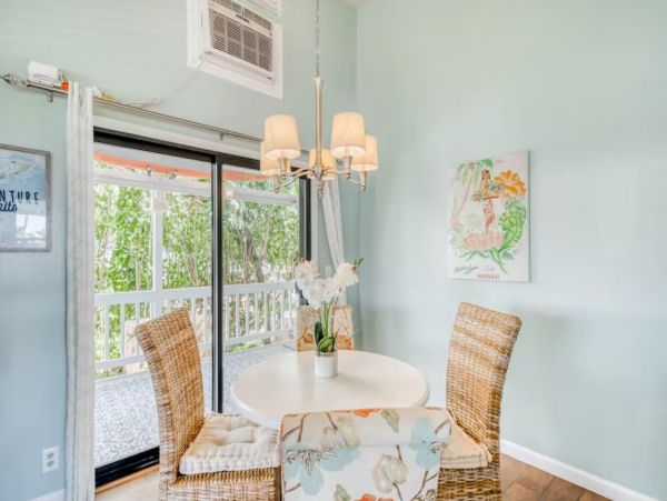 Four Bedroom Vacation Home Close to Beach in Kailua