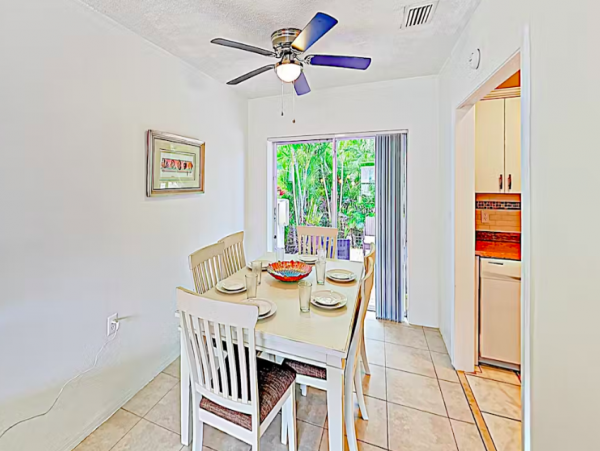 Coastal Apartment with pool and patio, close to beach.