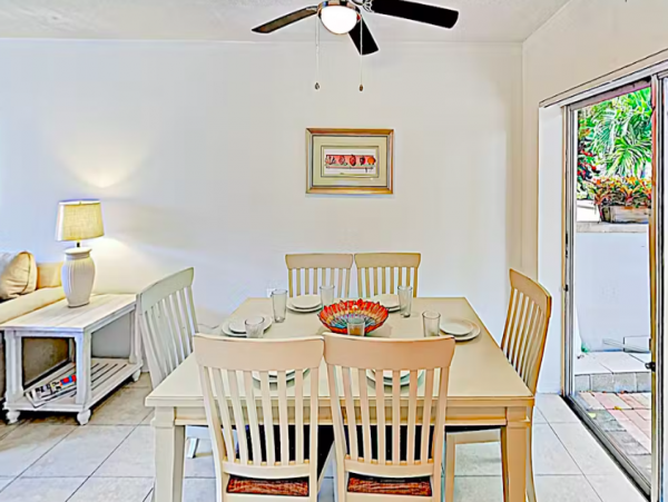 Coastal Apartment with pool and patio, close to beach.